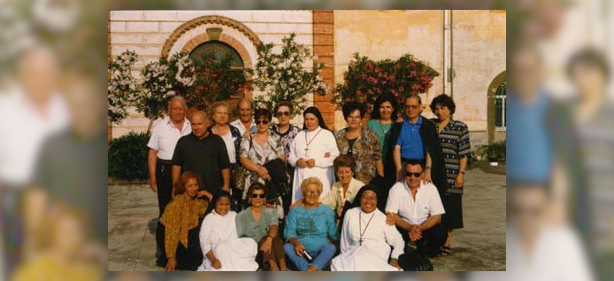 Il primo gruppo di laici da Locri, a Rocca di Papa durante un corso di esercizi spirituali (1996).
